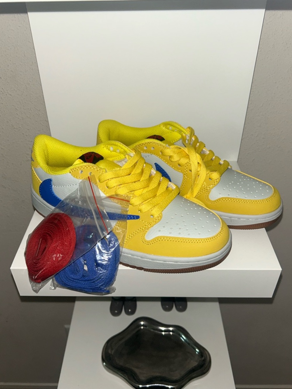 Travis Scott’s low top sneakers